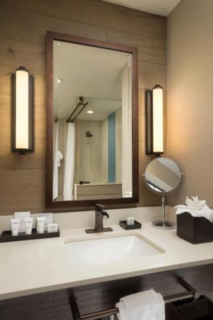 Wave Street Inn - image 2