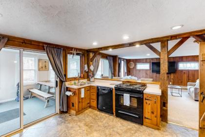 Jay Peak Getaway on Trout River - image 11