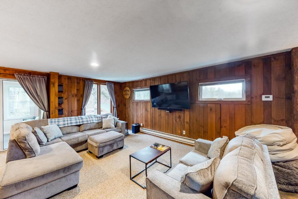 Jay Peak Getaway on Trout River - image 5