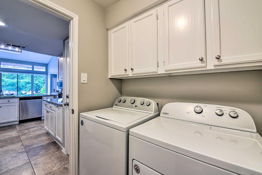 Renovated Montgomery Condo on Lake Boat and Fish! - image 3