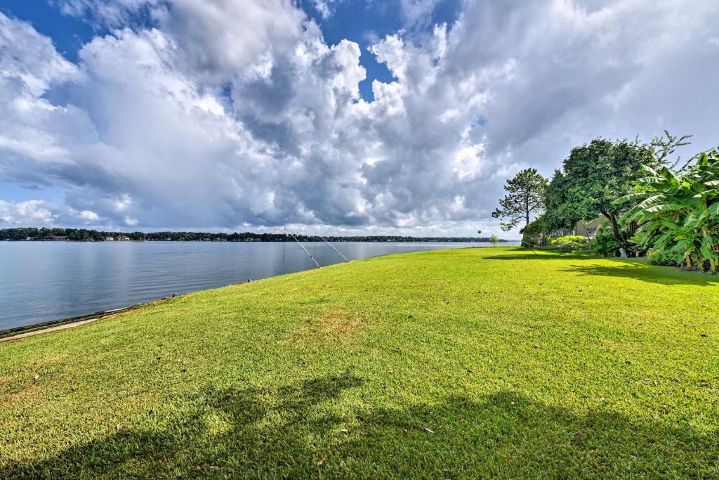 Renovated Montgomery Condo on Lake Boat and Fish! - image 4