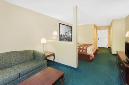 Super 8 by Wyndham Montgomery I-65 - image 5