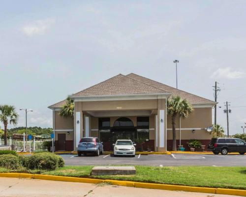 Quality Inn & Suites near Coliseum and Hwy 231 North - main image