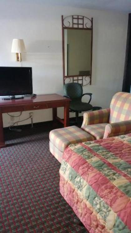 Capitol Inn and Suites - image 4