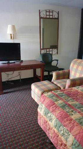 Capitol Inn and Suites - image 4