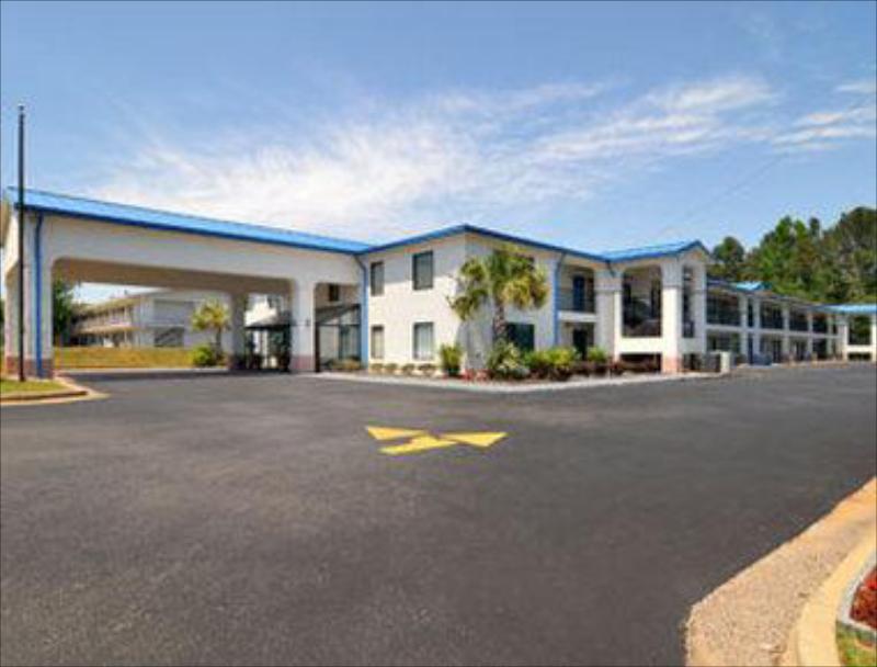 Travelodge by Wyndham Montgomery East - main image