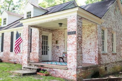 Charming Capital Cottage-Near Downtown Duplex