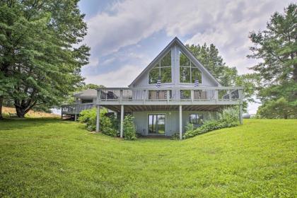 Lake Cumberland Home with Deck and Water Access!