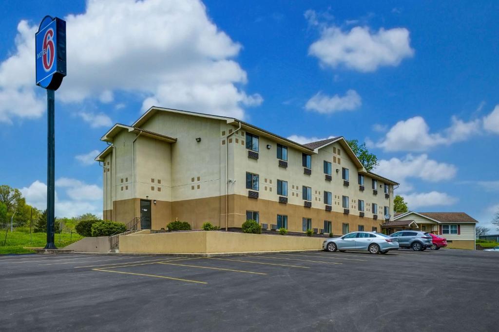 Motel 6-Montoursville PA - main image