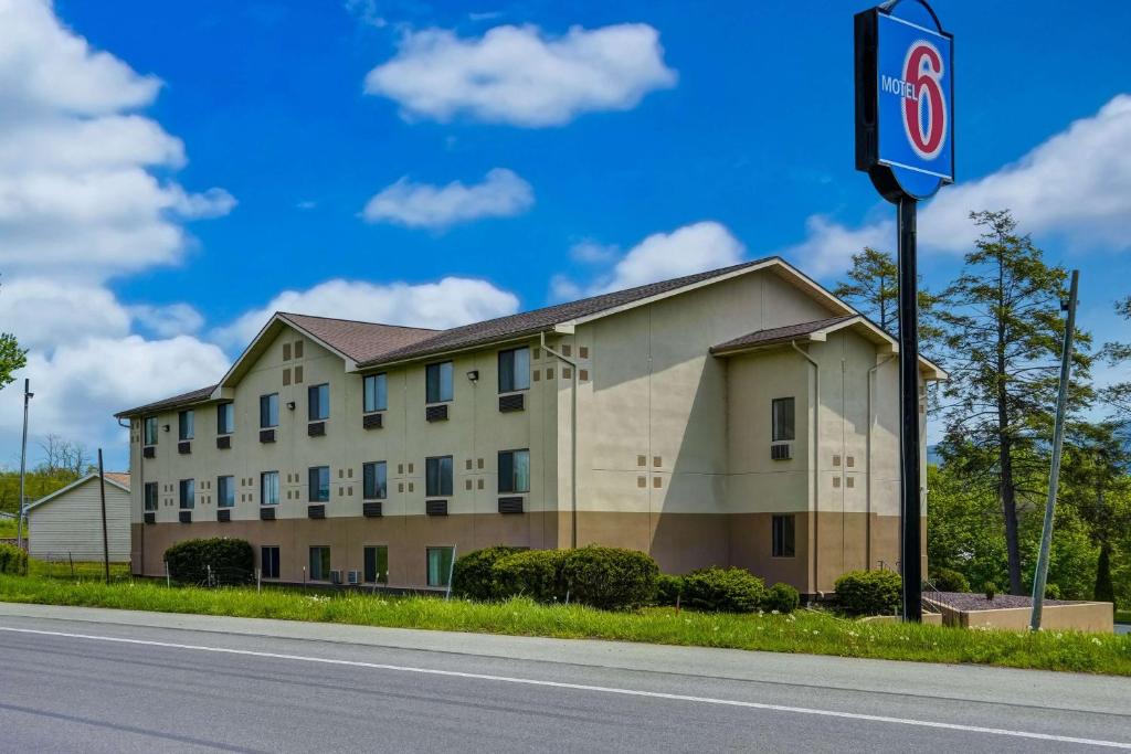 Motel 6-Montoursville PA - image 2