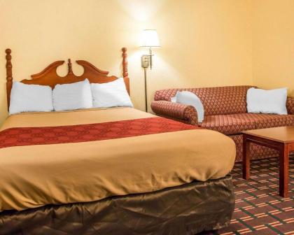 Rodeway Inn - image 13