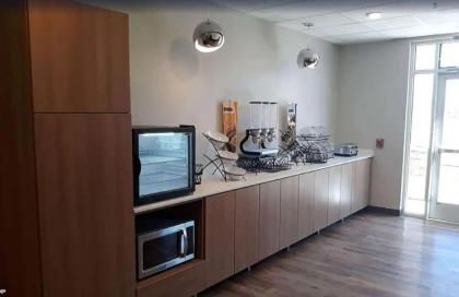 Microtel Inn & Suites by Wyndham Woodland Park - image 13