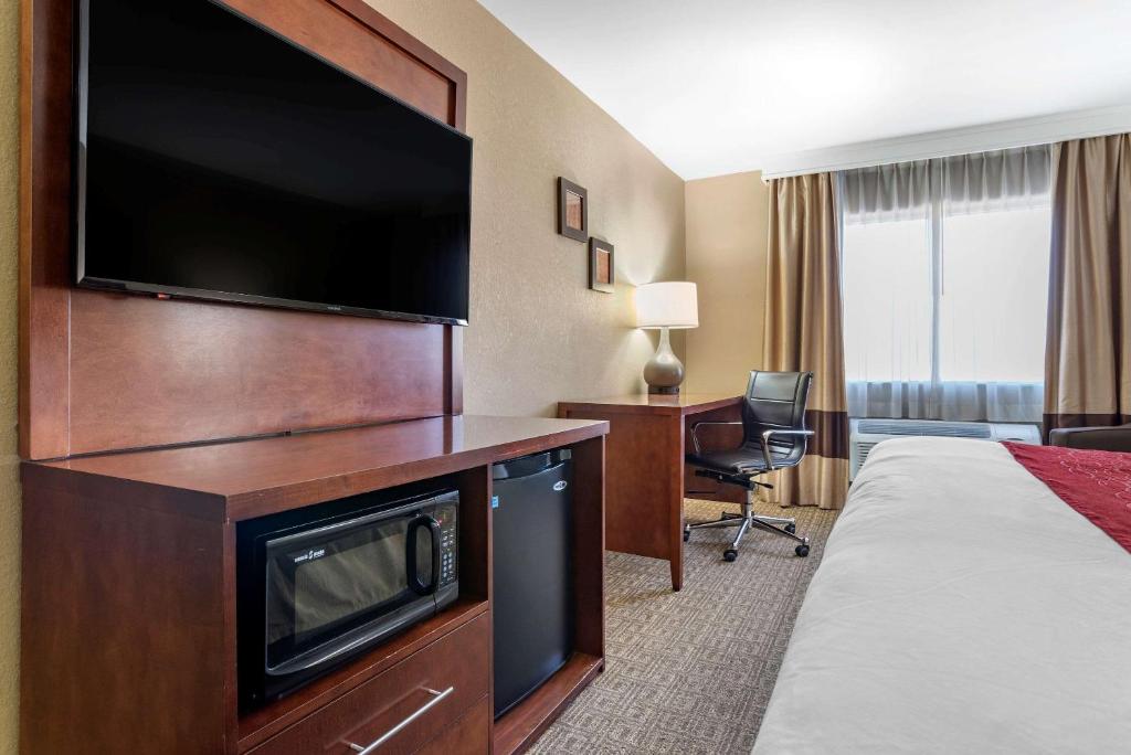 Comfort Inn & Suites Leeds I-20 - image 3