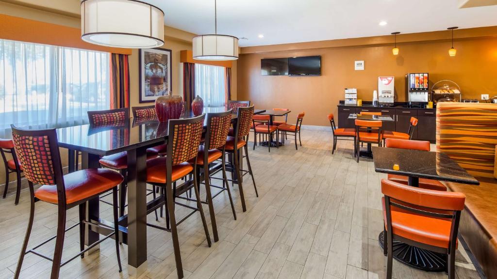 Best Western Greentree Inn & Suites - image 5