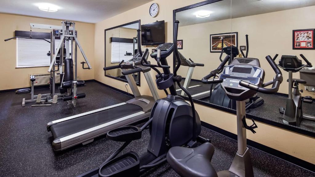 Best Western Greentree Inn & Suites - image 7