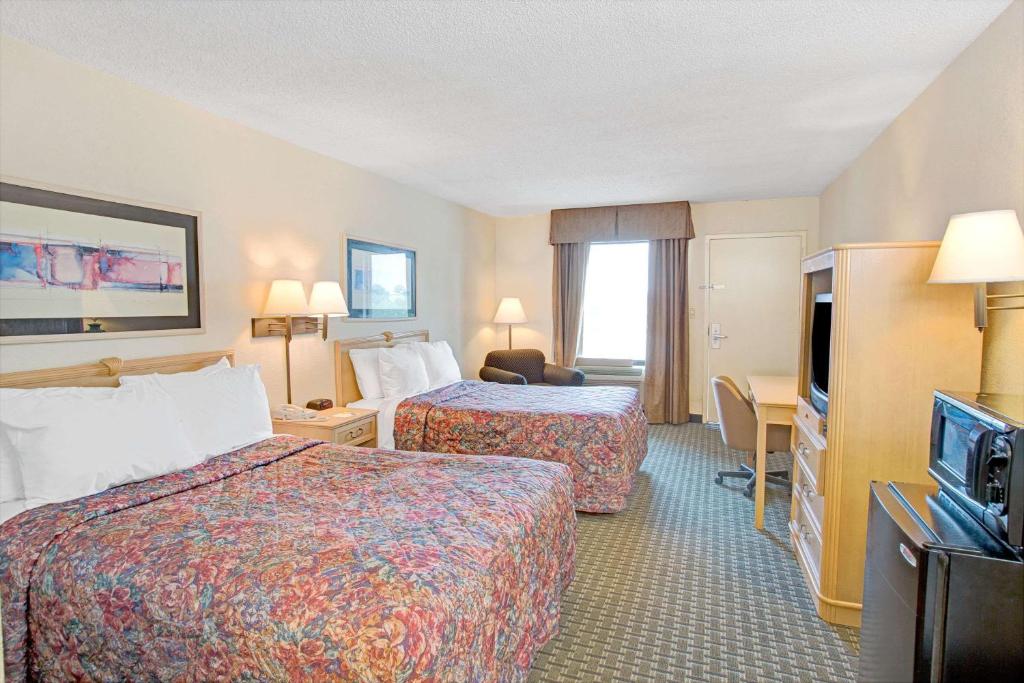 Days Inn by Wyndham Mooresville Lake Norman - image 7