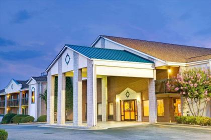 Days Inn by Wyndham Mooresville Lake Norman - image 9