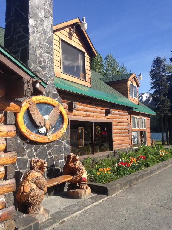 Summit Lake Lodge - main image