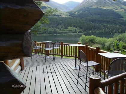 Summit Lake Lodge - image 3