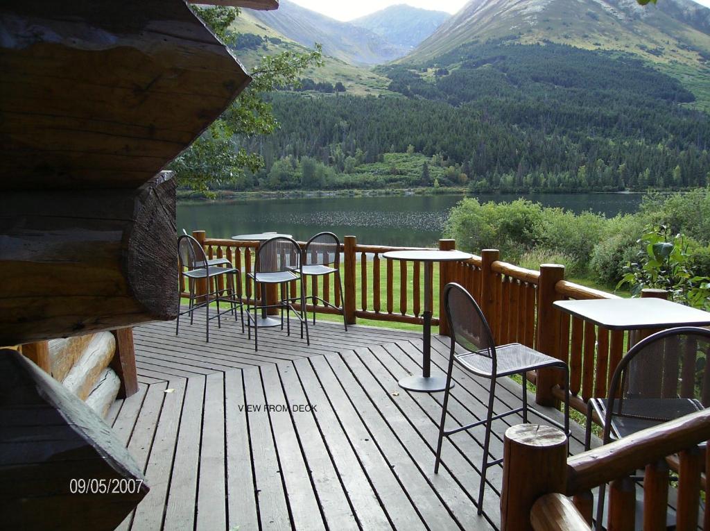 Summit Lake Lodge - image 3