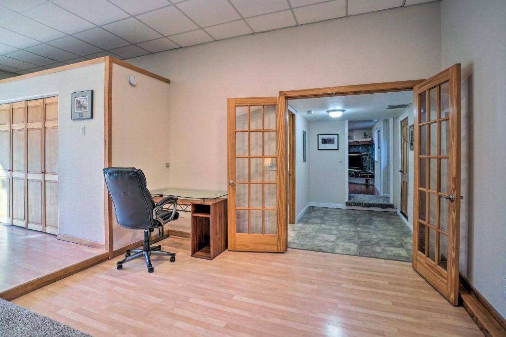 Peaceful Mountain-View Home - Walk to Kenai Lake! - image 2