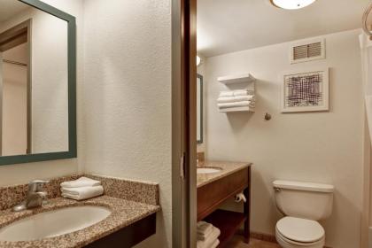 Hampton Inn Scranton at Montage Mountain - image 6