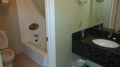 Regency Inn - image 9