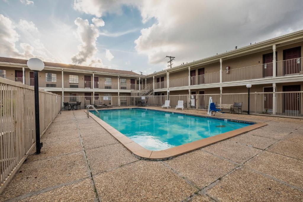 Red Roof Inn Morgan City - image 4