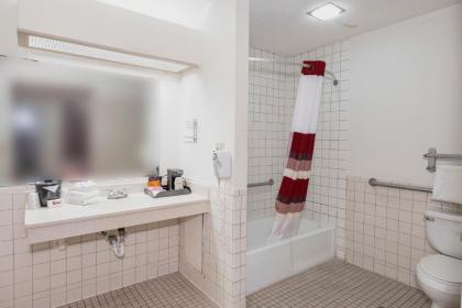 Red Roof Inn Morgan City - image 5