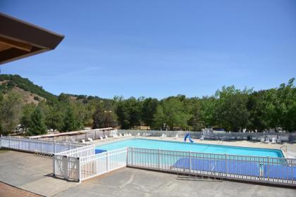 Morgan Hill Camping Resort Cabin 1 - image 7