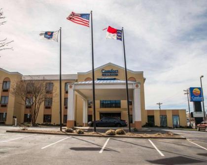 Comfort Inn And Suites - image 12