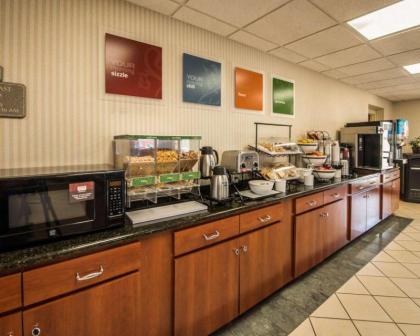 Comfort Inn And Suites - image 15