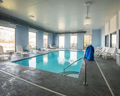 Comfort Inn And Suites - image 3