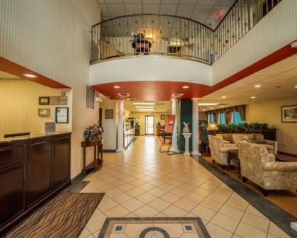 Comfort Inn And Suites - image 5