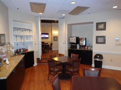 Euro-Suites Hotel - image 4