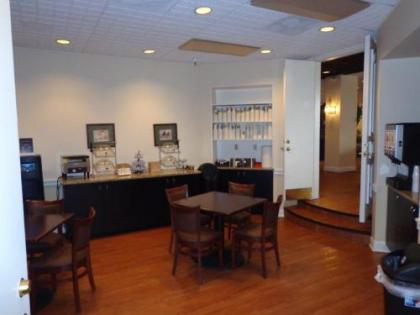 Euro-Suites Hotel - image 5