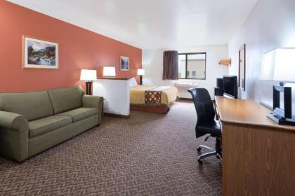 Super 8 by Wyndham Morgantown - image 14