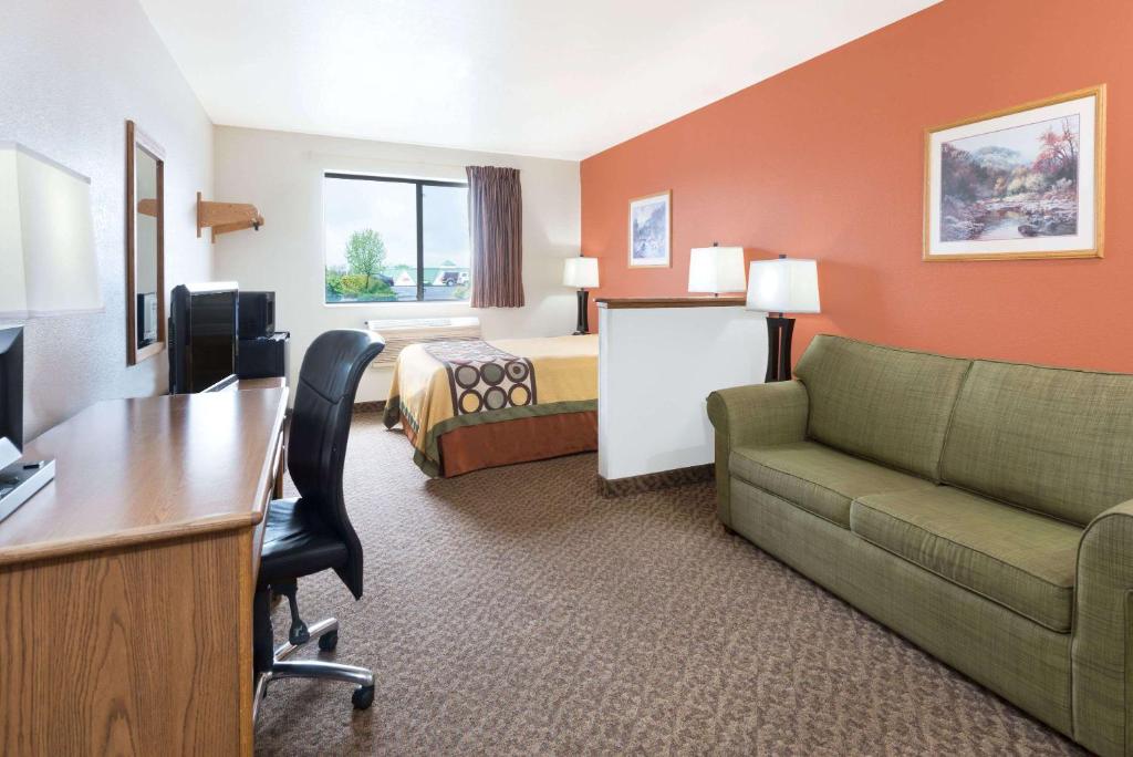 Super 8 by Wyndham Morgantown - image 2