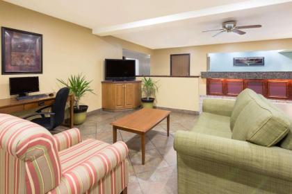 Super 8 by Wyndham Morgantown - image 3