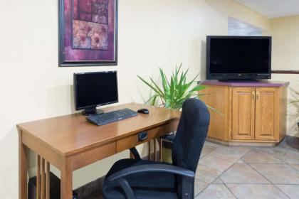 Super 8 by Wyndham Morgantown - image 9