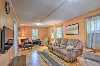 Family House with Balcony Less Than 3 Mi to WV University - image 2