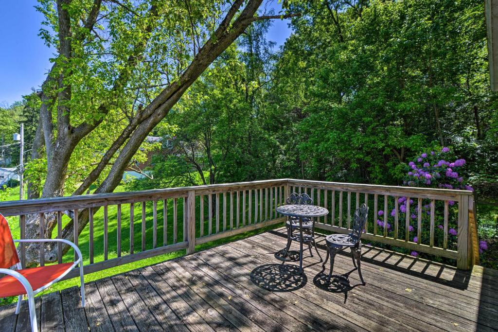 Family House with Balcony Less Than 3 Mi to WV University - image 3