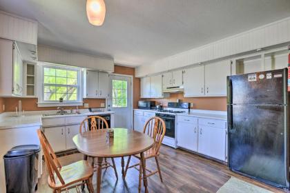 Family House with Balcony Less Than 3 Mi to WV University - image 7