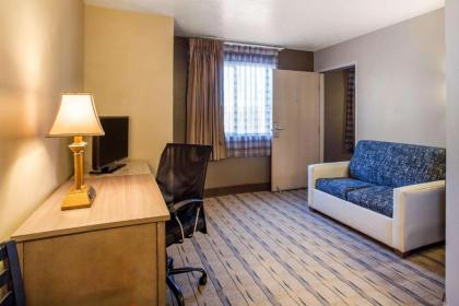 Quality Inn Moriarty - image 5