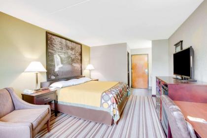Super 8 by Wyndham Morrilton - image 10