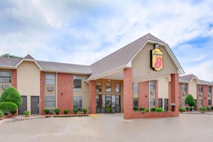 Super 8 by Wyndham Morrilton - image 12