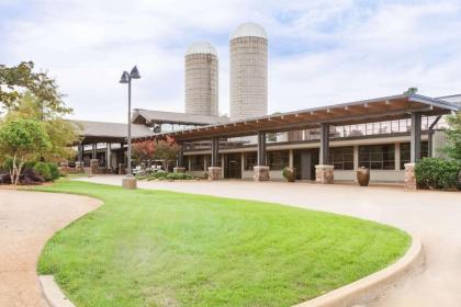 Super 8 by Wyndham Morrilton - image 13
