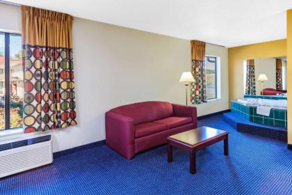 Super 8 by Wyndham Morristown/South - image 3
