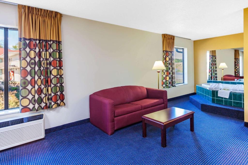 Super 8 by Wyndham Morristown/South - image 3