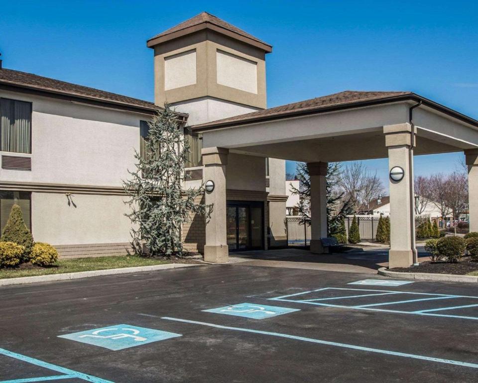 Quality Inn & Suites NJ State Capital Area - main image